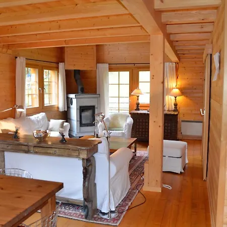 Chalet Chalet Spacieux, Environnement Calme Et Reposant, Val Ferret